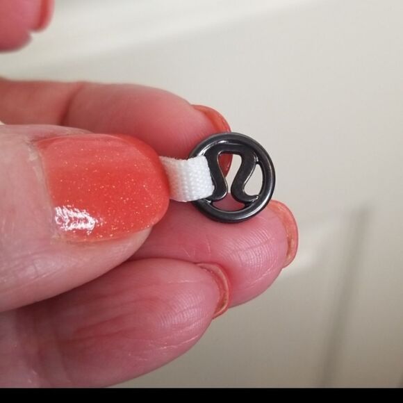 LULULEMON WHITE AND BLACK TANK SZ 4 - Picture 6 of 7